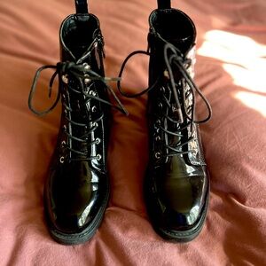 Steve Madden combat boots size 5 patent leather